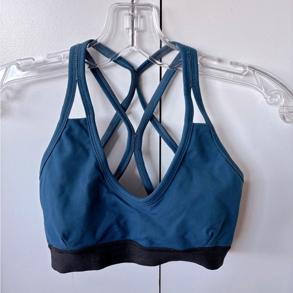 Sports Bra with criss cross strappy design in back